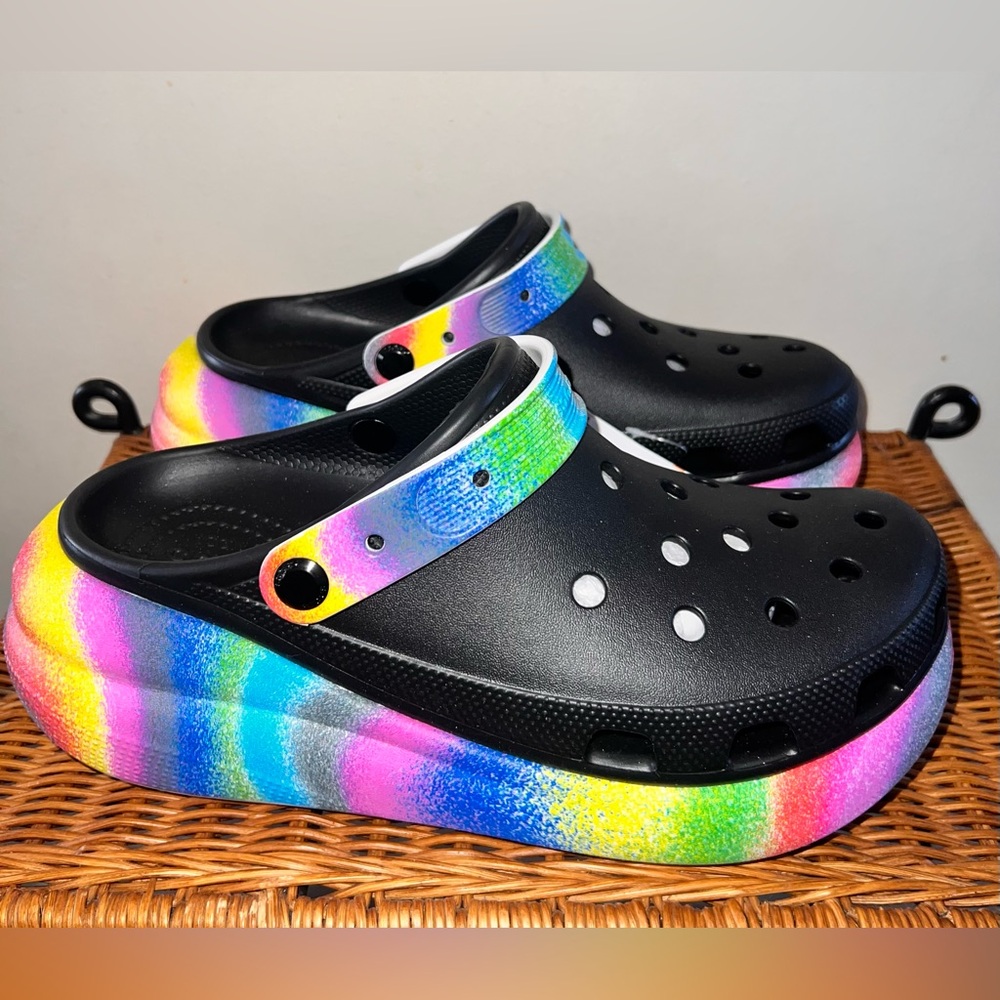 NWT CROCS CLASSIC CRUSH RAINBOW SPRAY DYE CLOG PLATFORM SHOE MEN'S 9 WOMEN'S 11